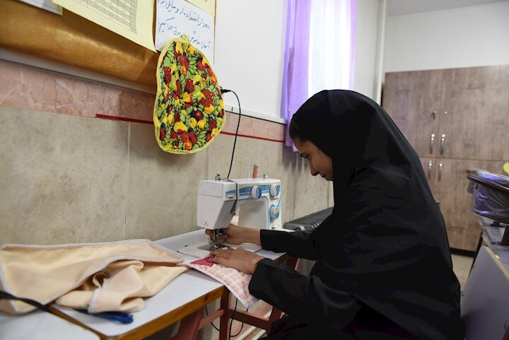 سکوی پرش؛ دخترانه و شریف | طرح اشتغالزایی دانشجویان دانشگاه صنعتی شریف برای دختران دانشآموز جنوب شهر