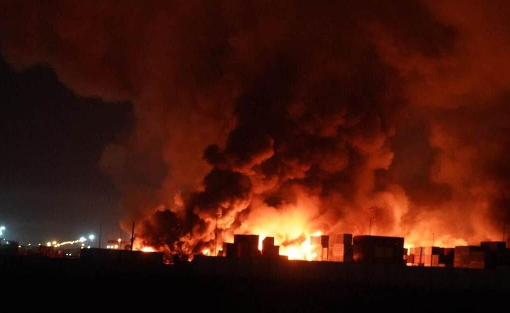 ویدیوی تازه از شدت انفجار و موج گسترده آن در بندر شهید رجایی حریق بندر شهید رجایی