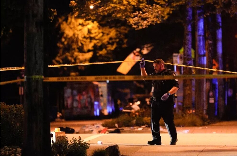 ۱۱ کشته در حمله مرگبار قاتلی با ماشین سیاه