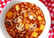طرز تهیه خوراک لوبیا چیتی با سیب زمینی و قارچ، یک صبحانه کامل و مقوی 