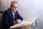 قابی از یک دیدار خاص پزشکیان در مشهد