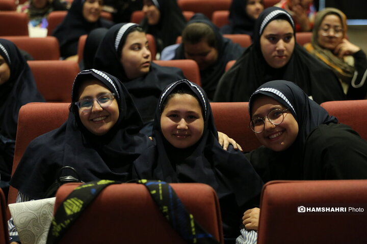 گردهمایی دختران شهر با حضور شهردار تهران