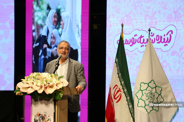 گردهمایی دختران شهر با حضور شهردار تهران