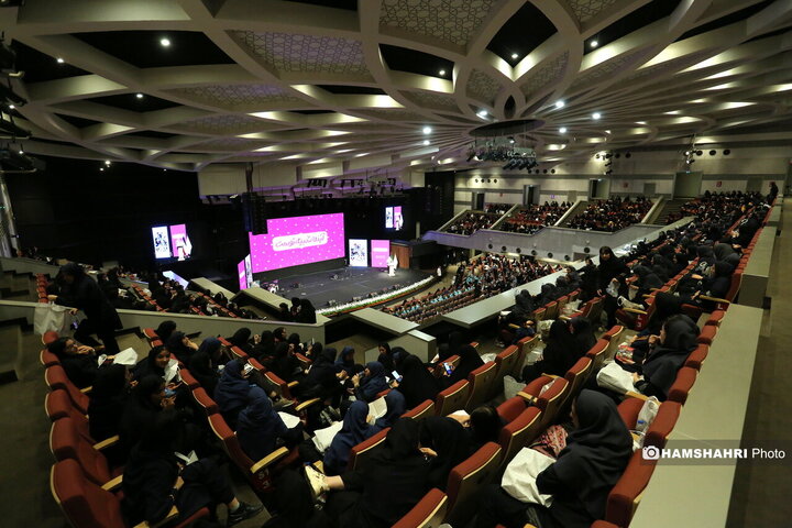 گردهمایی دختران شهر با حضور شهردار تهران