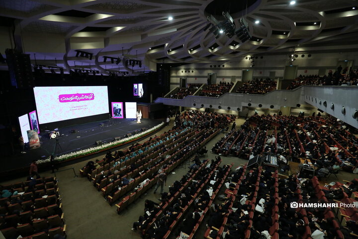 گردهمایی دختران شهر با حضور شهردار تهران