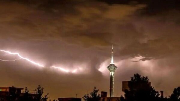 سرعت باد در تهران به ۸۸ کیلومتر رسید + ویدئو