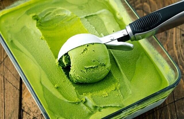 بستنی چغاله بادام؛ دسر عصرانه بهاری با طعم بهشتی