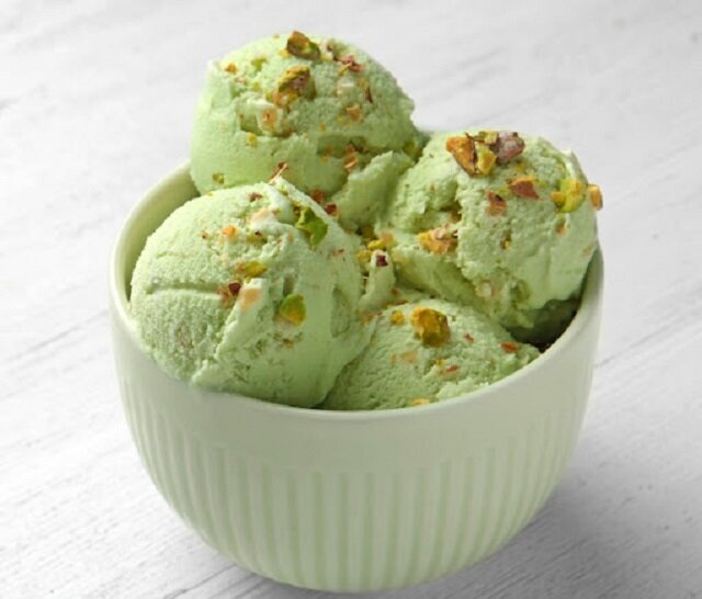 بستنی چغاله بادام؛ دسر عصرانه بهاری با طعم بهشتی