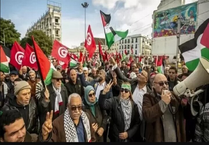 اعتراض تونسی ها به حضور سفیر و وزیر فرهنگ ایتالیا در یک نمایشگاه | سفیر و وزیر فرهنگ اخراج شدند