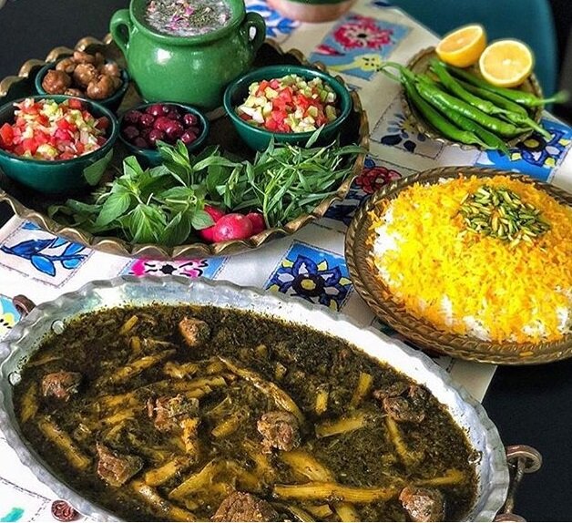 طرز تهیه خورشت کنگر کوهی متفاوت و لذیذ مناسب فصل بهار