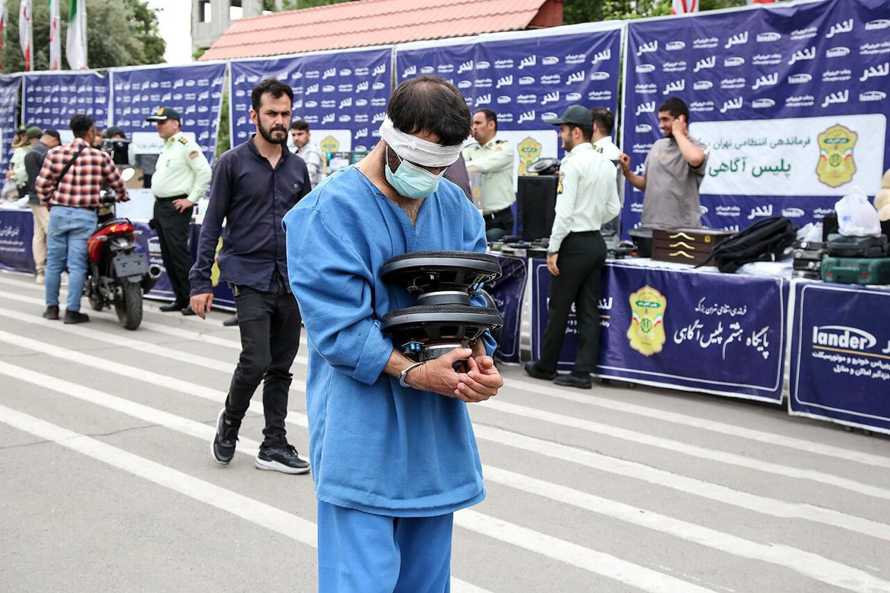سارقان و خریداران اموال مسروقه تهران در چنگال پلیس | اموال مسروقه کشف شده | تصاویر