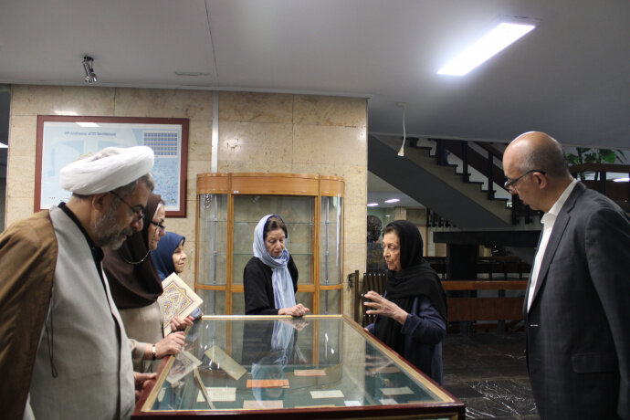 اسناد خاندان نظام مافی به کتابخانه مرکزی دانشگاه تهران اهدا شد