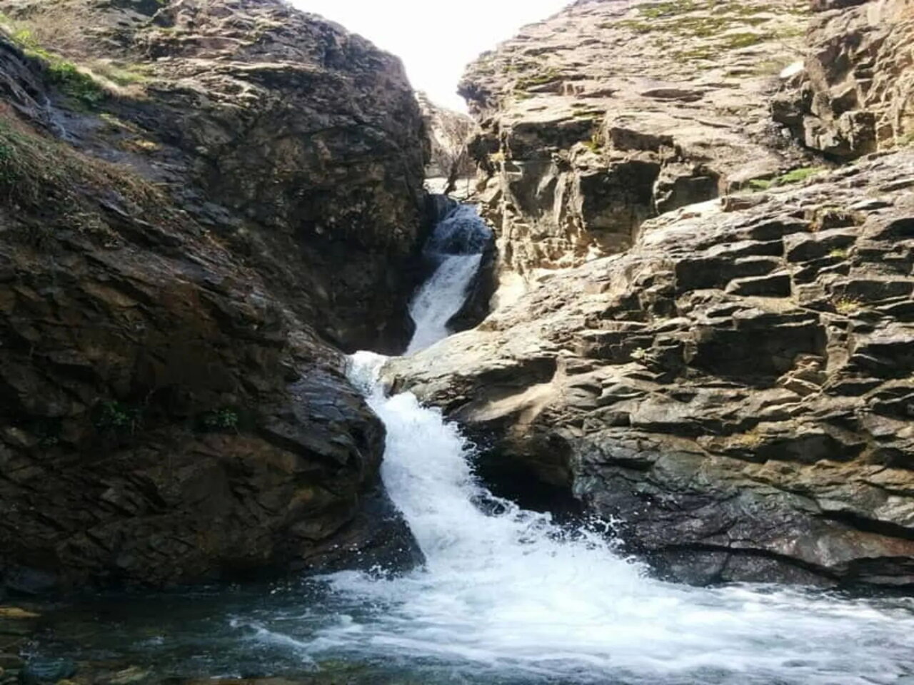 زیباترین آبشارهای تهران که باید در بهار ببینید