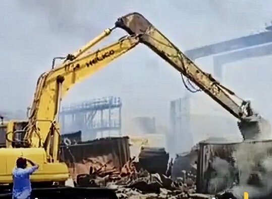 جدیدترین وضعیت بندر شهید رجایی | لکه گیری و انتقال کانتینرها ادامه دارد + فیلم انفجار