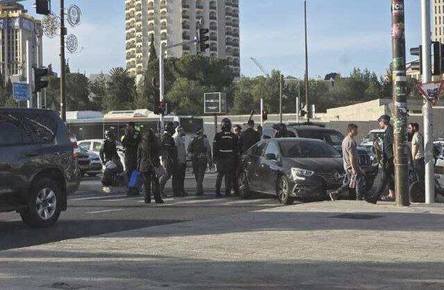 کاروان خودرویی نتانیاهو، نوجوان ۱۷ ساله را راهی بیمارستان کرد | تصاویر