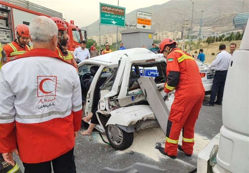 مرگ یک زن در تصادف پراید و کامیون در اتوبان خرازی + تصاویر