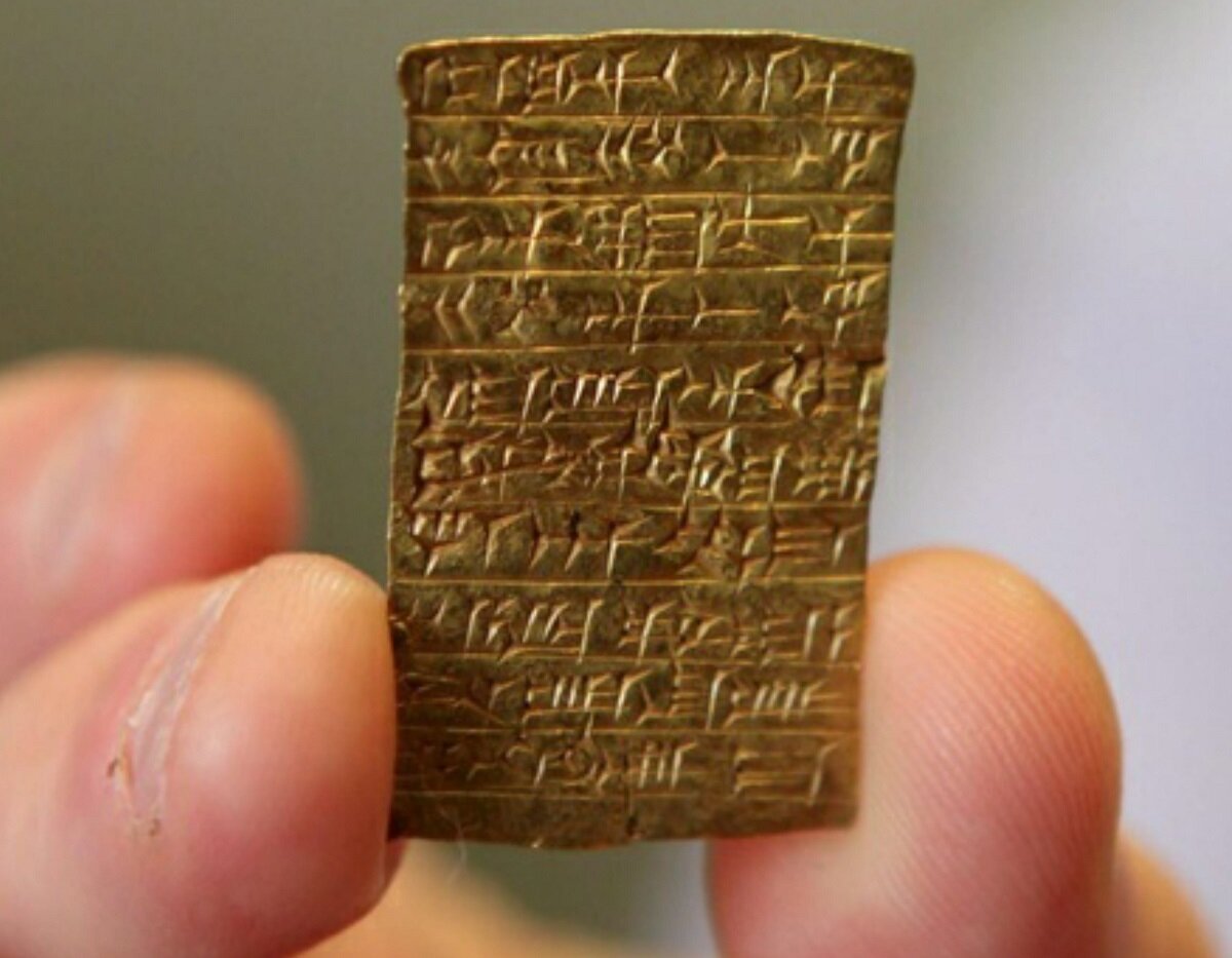 سفر ماجراجویانه یک لوح طلایی؛ از دل خاک آشور تا موزههای جهان | عکس