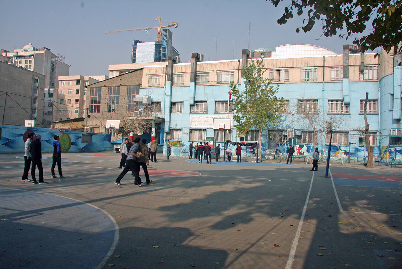 آموزگاران فراموشنشدنی شهر | کدام مدارس تهران را به معلم های معروفشان می شناسند؟