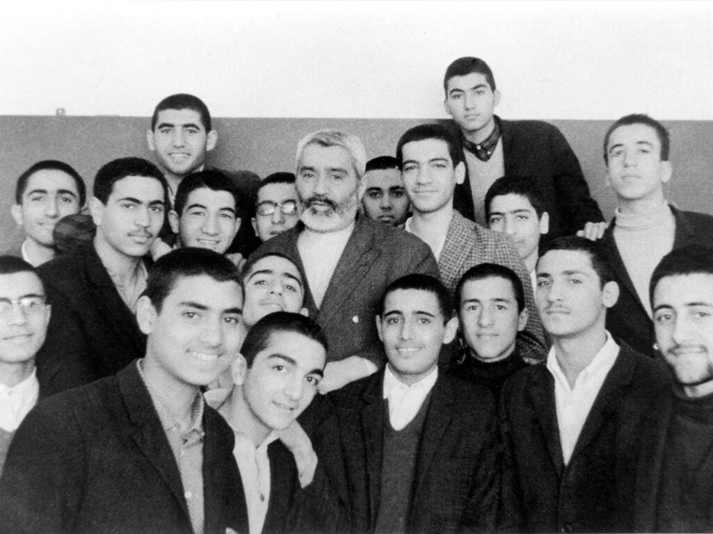 آموزگاران فراموش‌نشدنی شهر | کدام مدارس تهران را به معلم های معروفشان می شناسند؟