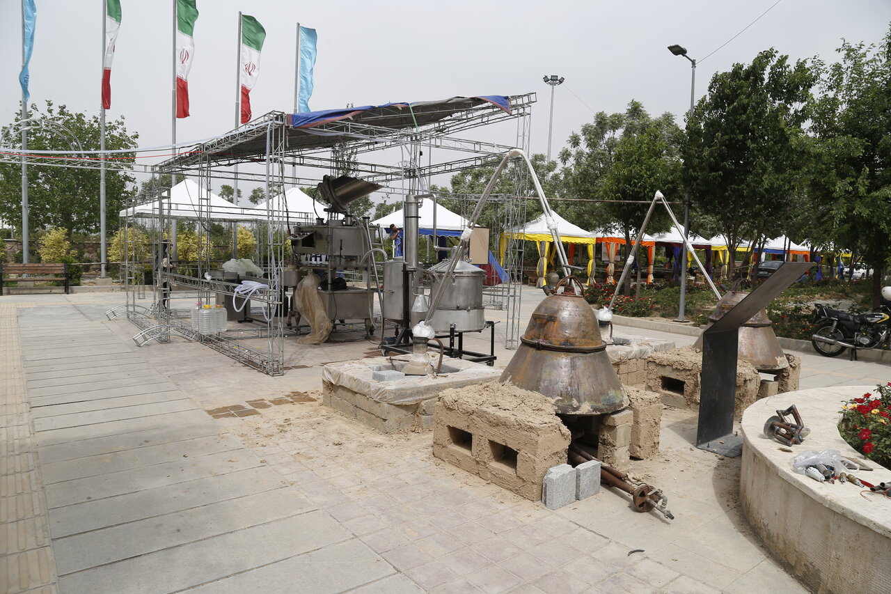 گردش در نخستین باغ موزه گل محمدی پایتخت