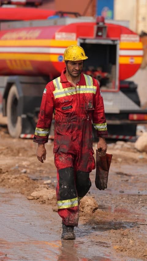 محمد اسماعیل حسن نژاد ؛ قهرمان بندر | درباره  آتشنشان جوانی که از تهران برای کمک به خاموش کردن آتش به بندرعباس رفت