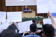 پلاکاردهای معنادار دانشجویان دانشگاه تهران در مراسم گرامیداشت روز معلم | حال دانشگاه تهران خوب نیست؛ آقای حسینی شما ۲ ماه هست دیگر ...|  تصاویر