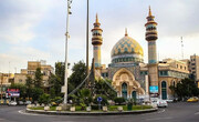 دیگر در امان نیستی به ۳ زبان + عکس | واکنش  هنرمند یمنی به اکران کاریکاتورش در تهران