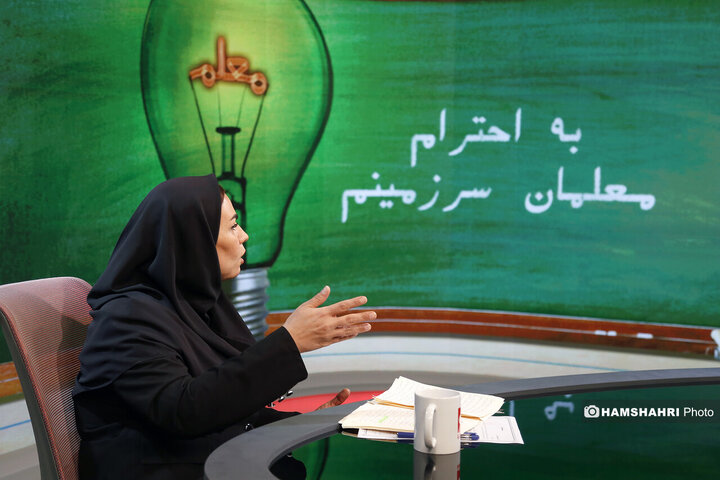 گفتگو با خانم سمیه خزلی معلم دانش اموزان اوتیسم