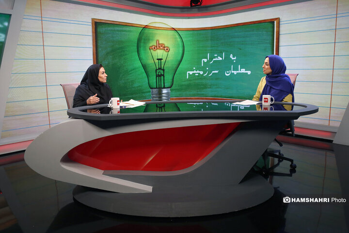 گفتگو با خانم سمیه خزلی معلم دانش اموزان اوتیسم