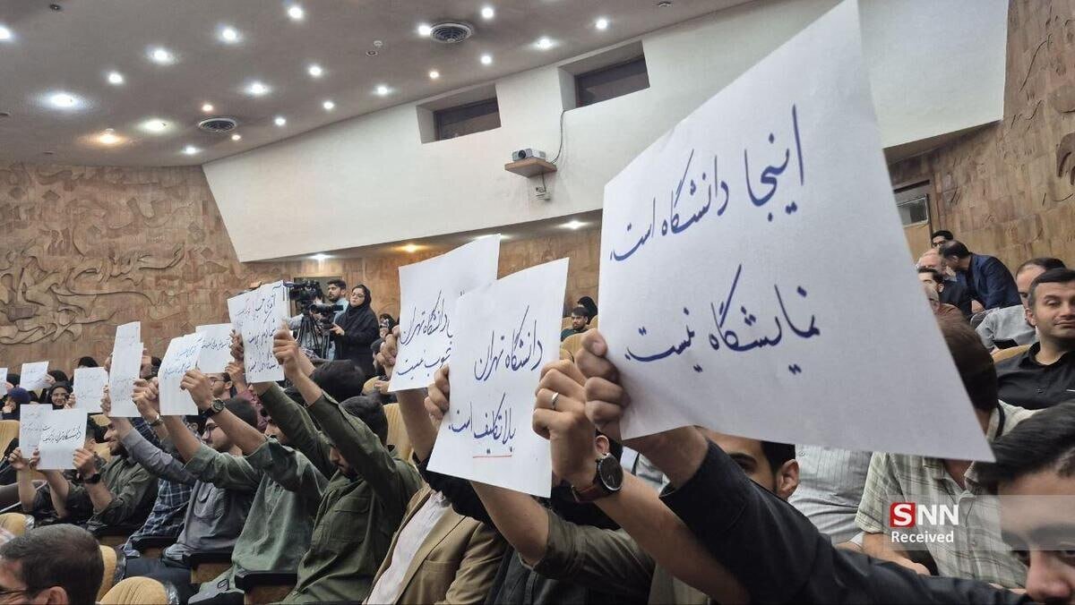 اعتراض دانشجویان به تعییین نشدن رئیس دانشگاه تهران + ویدئو | واکنش وزیر علوم را ببینید