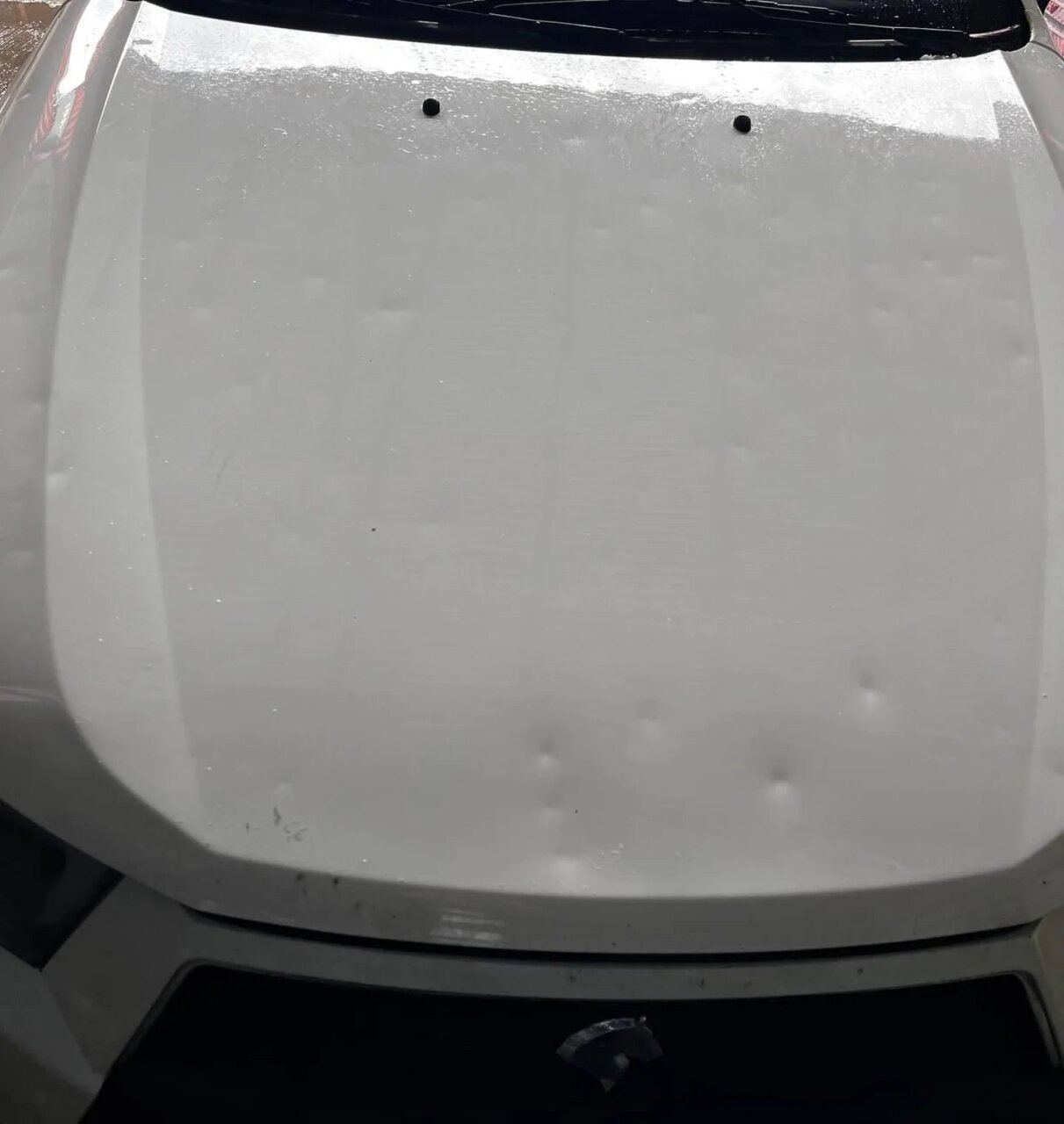 شکسته شدن شیشه خودروها در آذربایجان شرقی؛ خسارت باورنکردنی تگرگ را ببینید + عکس