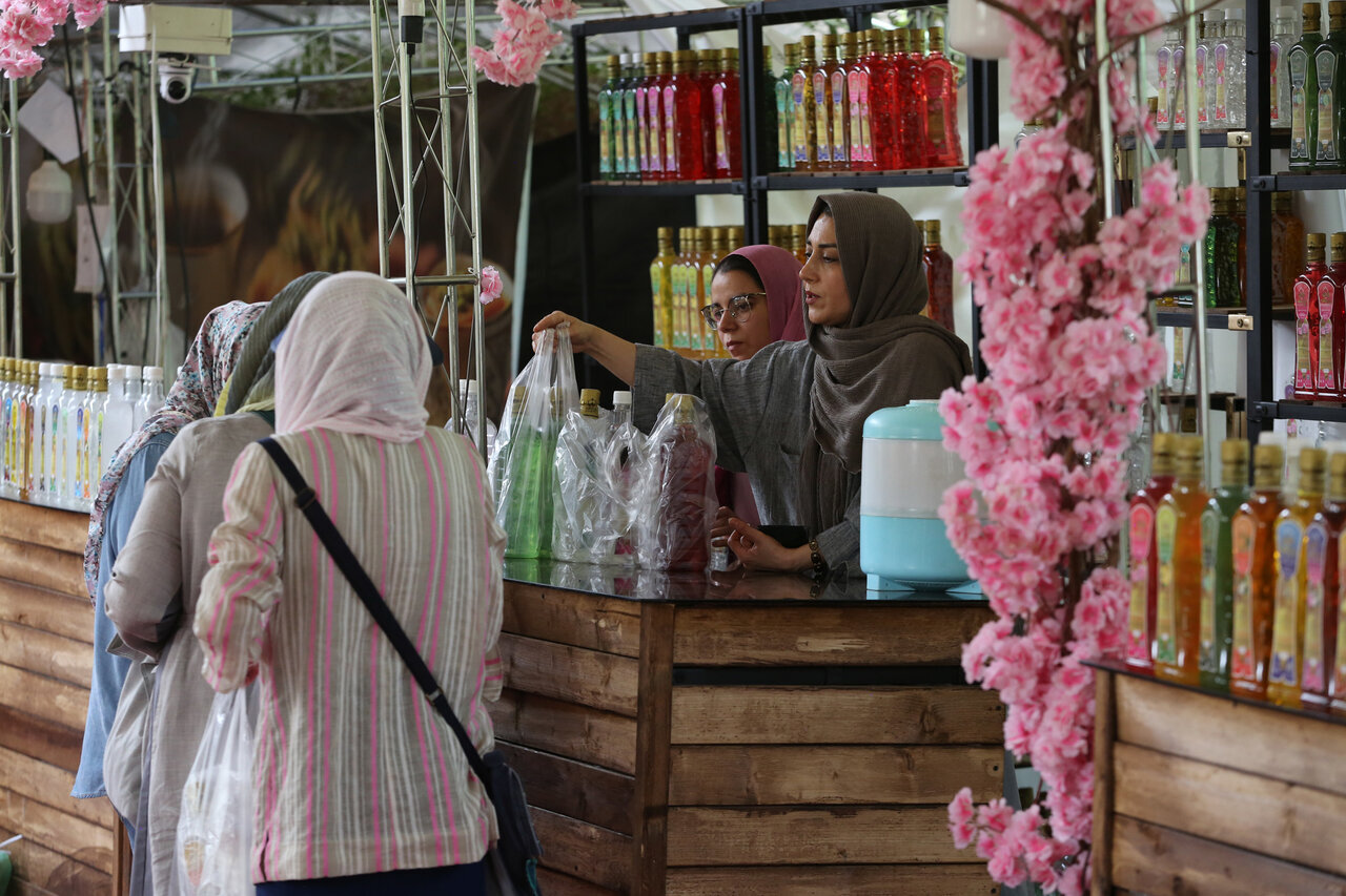 گشت و ‌گذار بهاری در بزرگترین باغ خاورمیانه در تهران