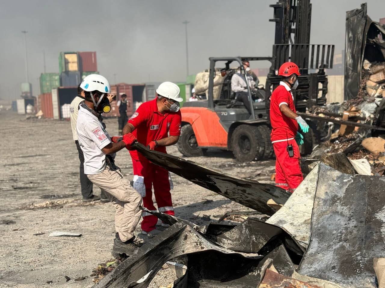 یک لیفتراک آتش بندر شهید رجایی را روشن کرد