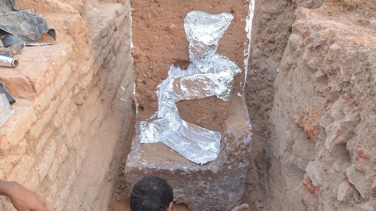 این اسکلت هزار ساله در حالت «مراقبه» دفن شده است! | عکس