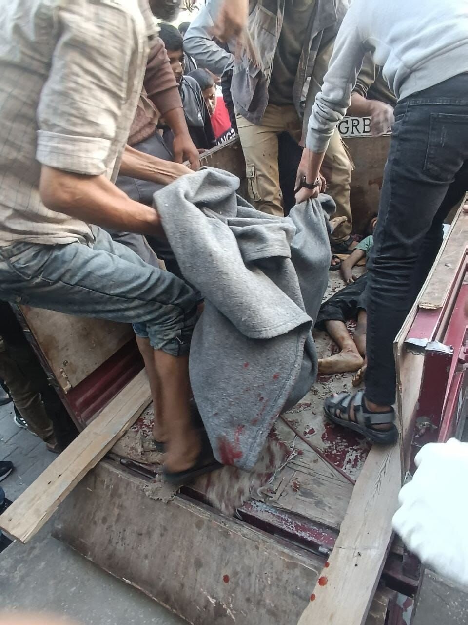 ۱۸+ تصاویری دردناک از پیکرهای کودکان به شهادت رسیده در حمله اخیر اشغالگران صهیونیست