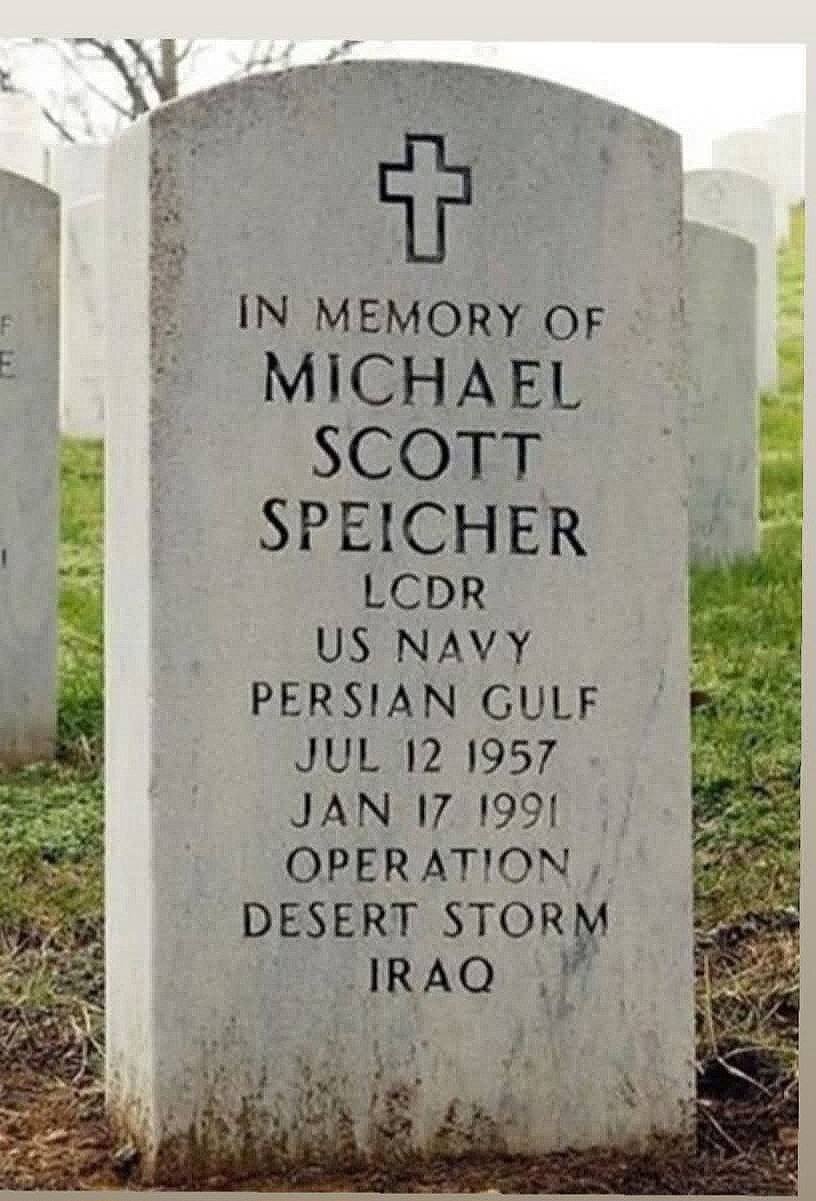 سنگ قبر سرباز آمریکا با عبارت خلیج فارس | عکس