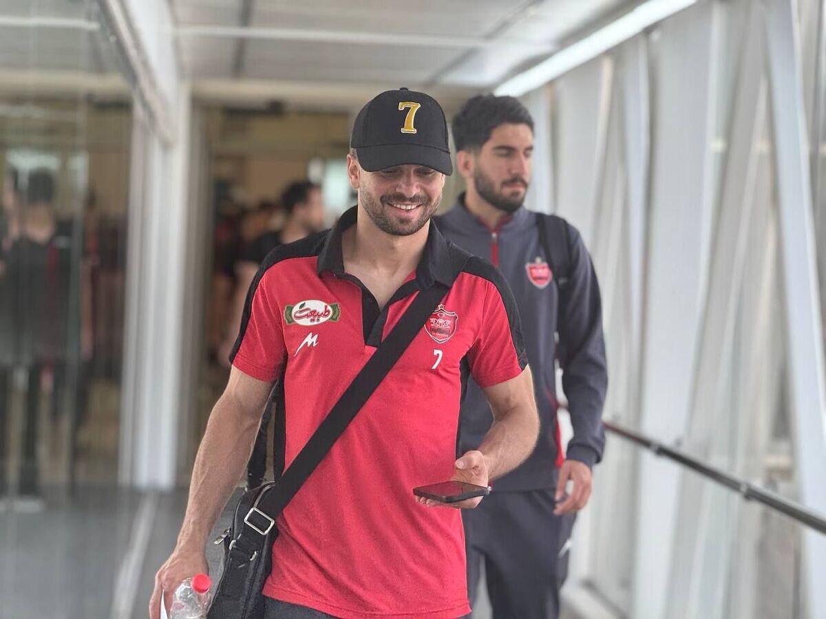 کاروان پرسپولیس عازم خرم آباد شد | تصاویر