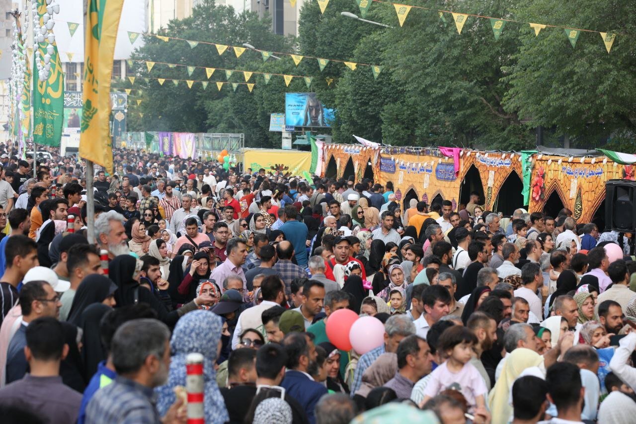 خیابانهای پایتخت در قرق عاشقان امام رضا (ع)