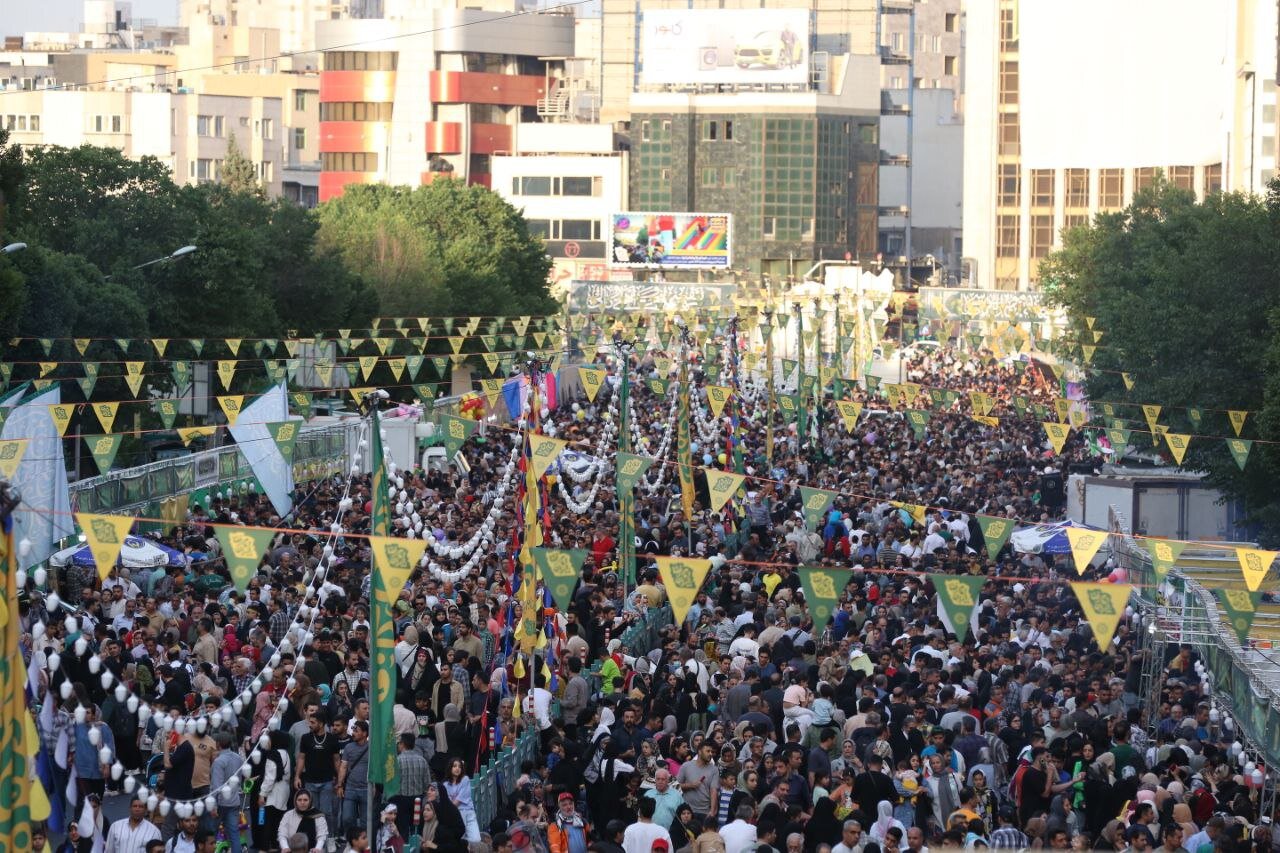 خیابانهای پایتخت در قرق عاشقان امام رضا (ع)