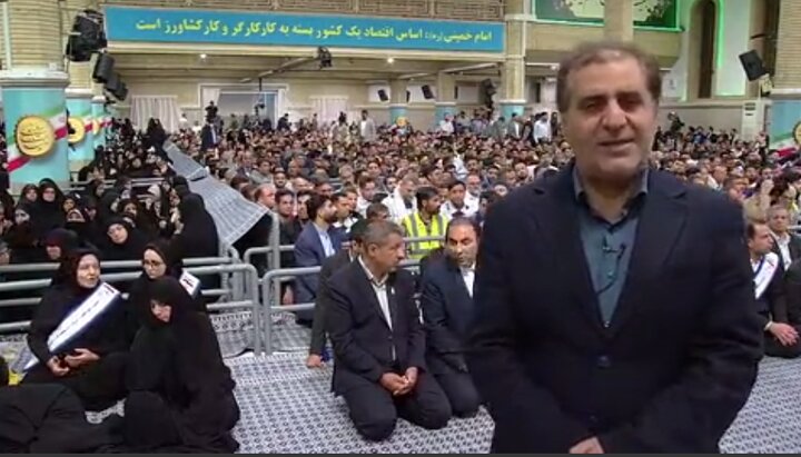 حال و هوای حسینیه امام خمینی(ره) پیش از آغاز دیدار کارگران با رهبر انقلاب | ویدئو