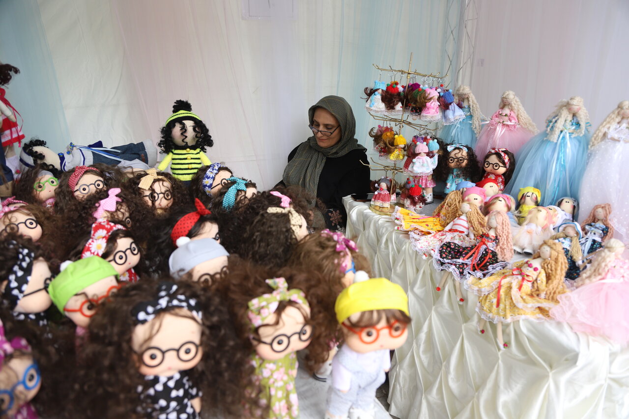 عرضه دستاوردهای مددجویان در باغ فردوس