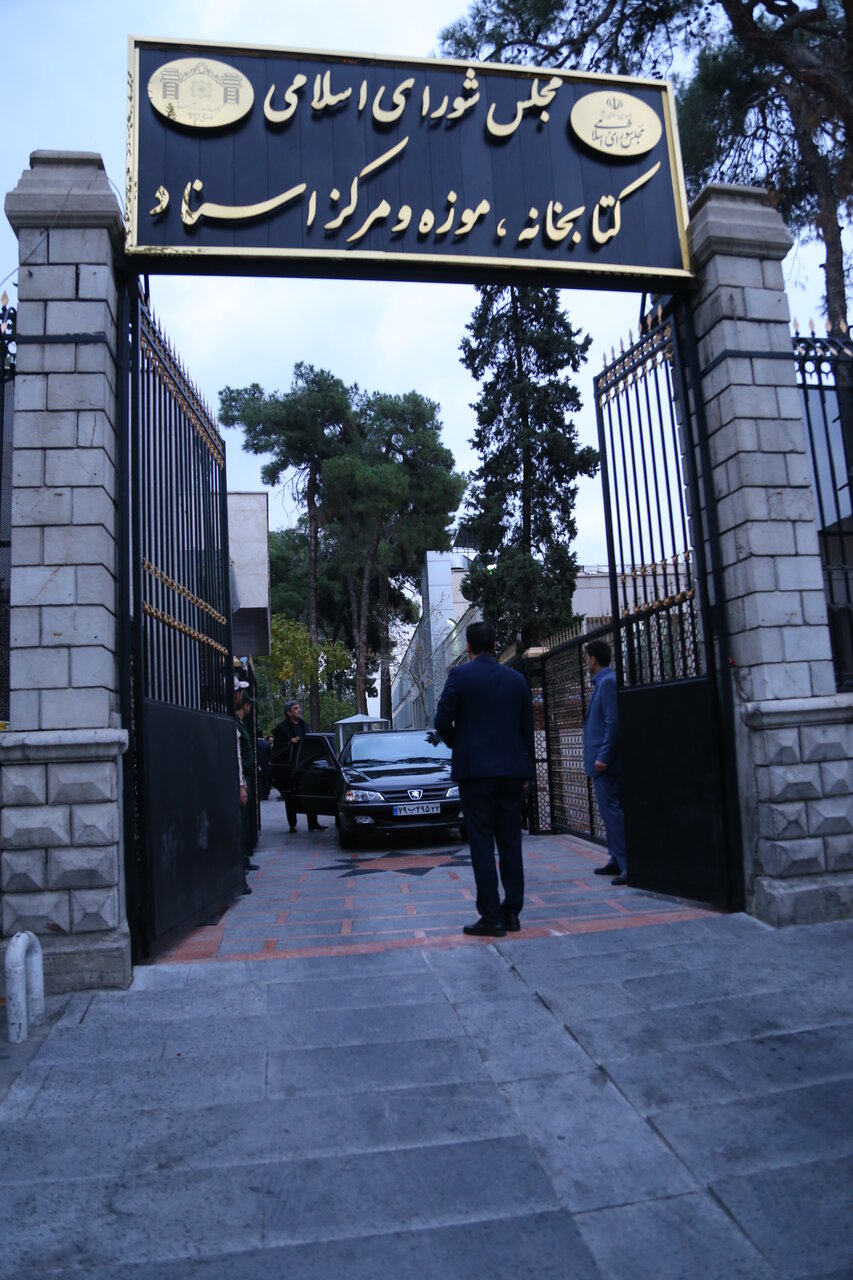 گشت و گذار  میان دست‌نوشته‌هایی به قدمت تاریخ