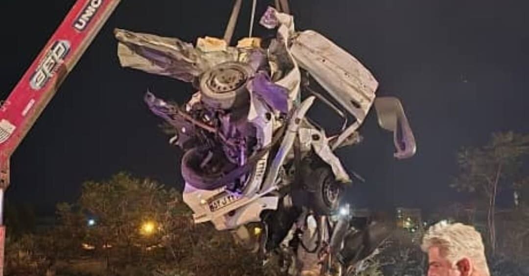 وضعیت عجیب پژو ۲۰۶ پس از برخورد با گاردریل در بزرگراه شهید بابایی  | تصاویر