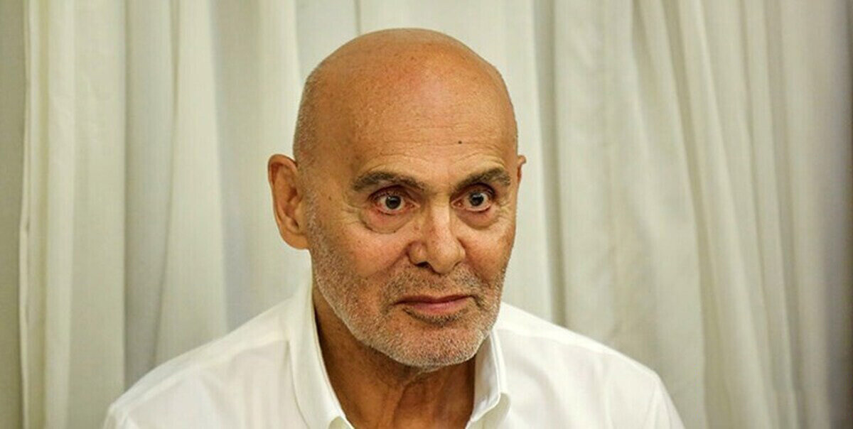 جمشید هاشم پور به همراه همسر و دخترش | عکس