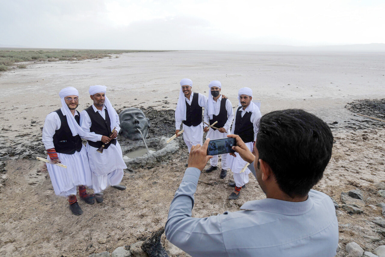 ضیافت نمکی در تالاب کجی