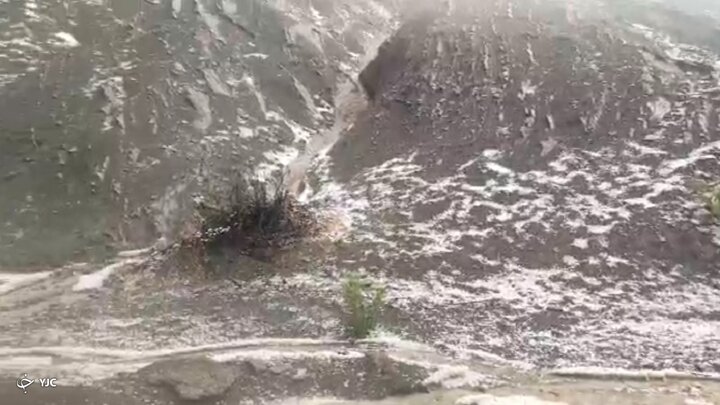 بارش باران و تگرگ در گرمای جنوب در بشاگرد + ویدئو