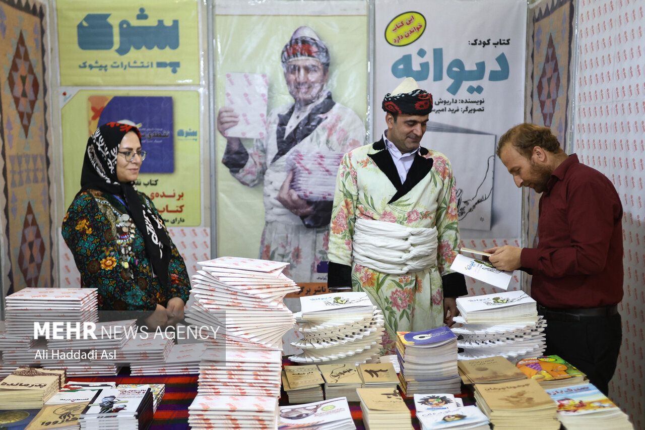 حضور سعدی، مولانا، حافظ و فردوسی در نمایشگاه کتاب تهران! | تصاویر