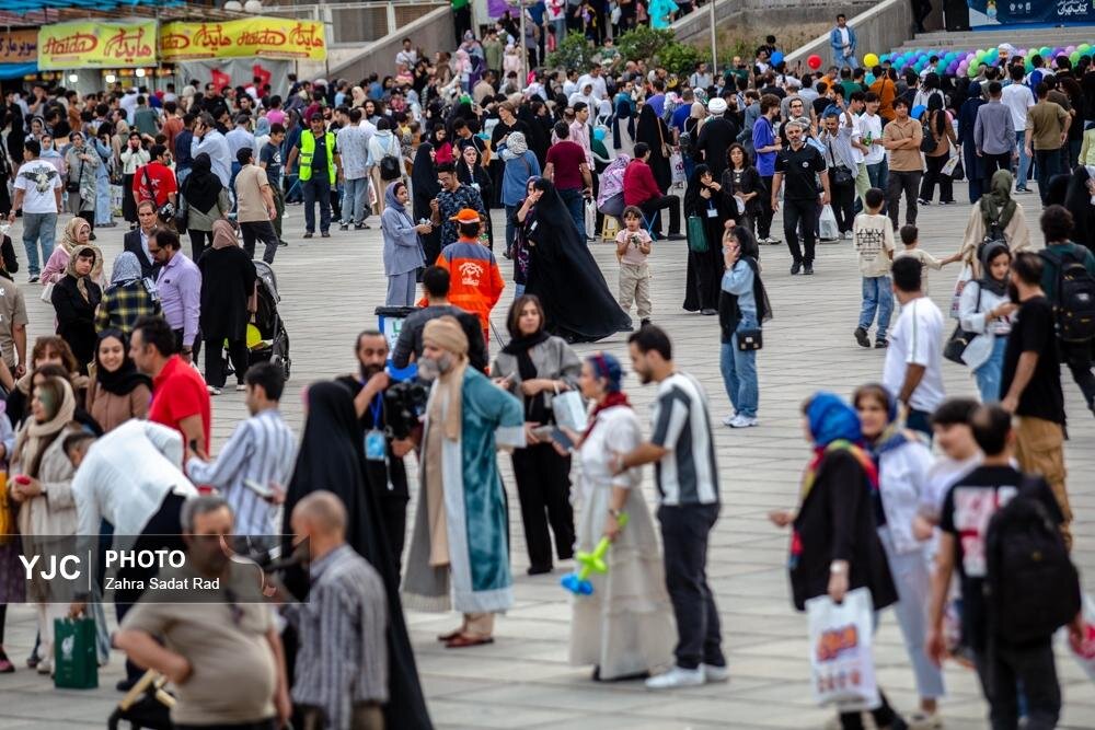 حضور سعدی، مولانا، حافظ و فردوسی در نمایشگاه کتاب تهران! | تصاویر