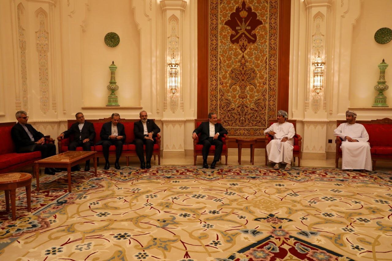 عراقچی و هیات همراه برای دور چهارم مذاکرات وارد مسقط شدند | تصاویر