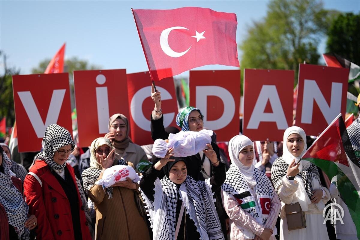 تجمع هزاران نفری ساکنان استانبول در حمایت از غزه + تصاویر